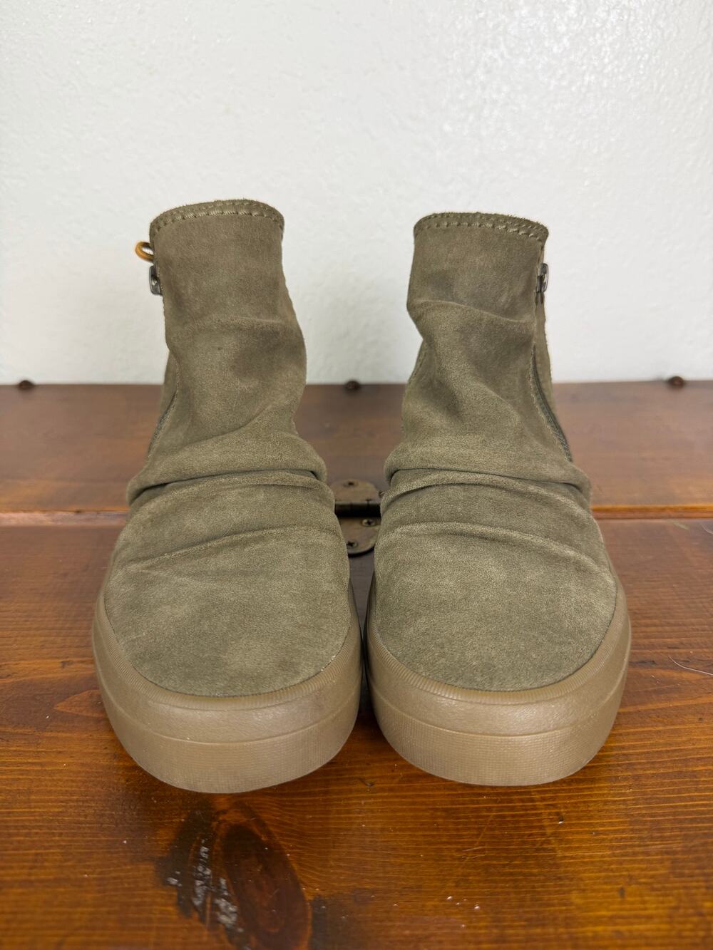 Sperry Women’s 6.5 Olive Green Suede High Top Sneakers Boots Side Zip